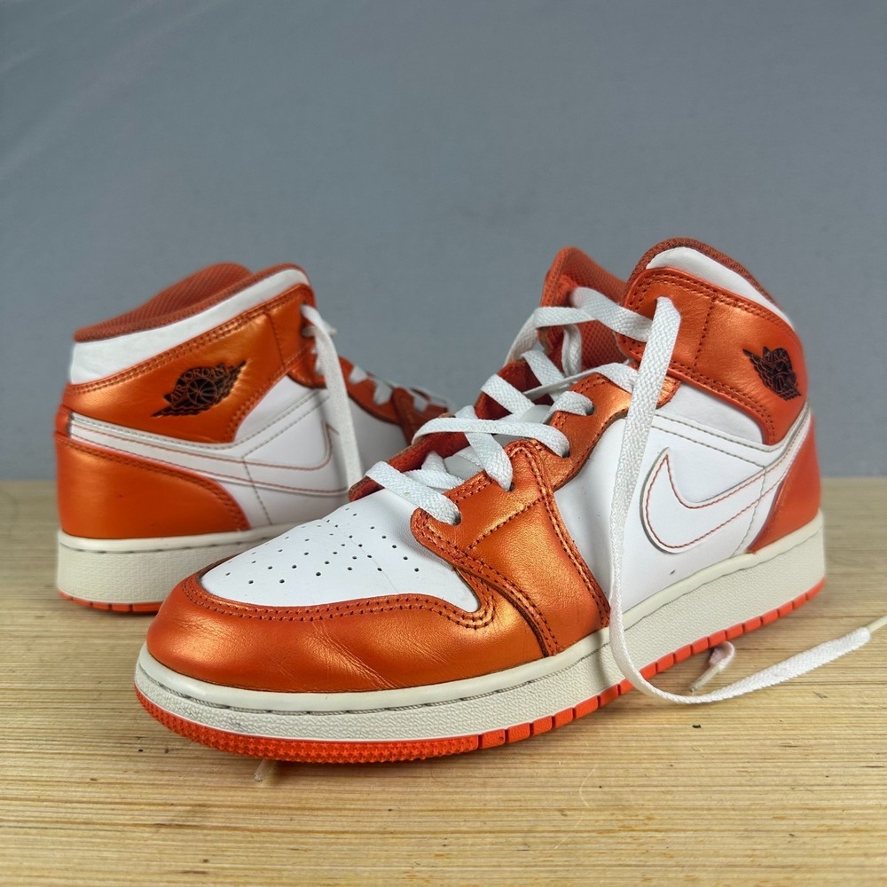 Nike Boys Air Jordan 1 Mid SE Sneakers 7Y orange DM4228-800 Basketball Shoes
